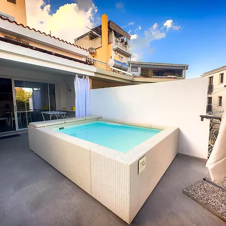 Old Town Pensión 3*