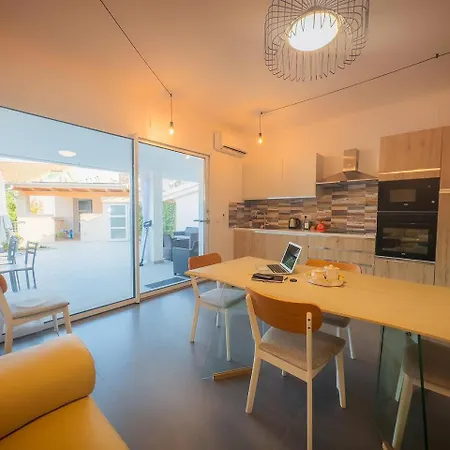 Old Town - Sardiniarooms Konukevi 3*