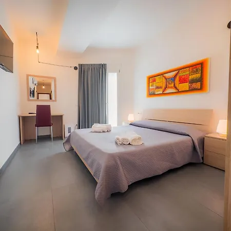 בית הארחה Old Town - Sardiniarooms 3*